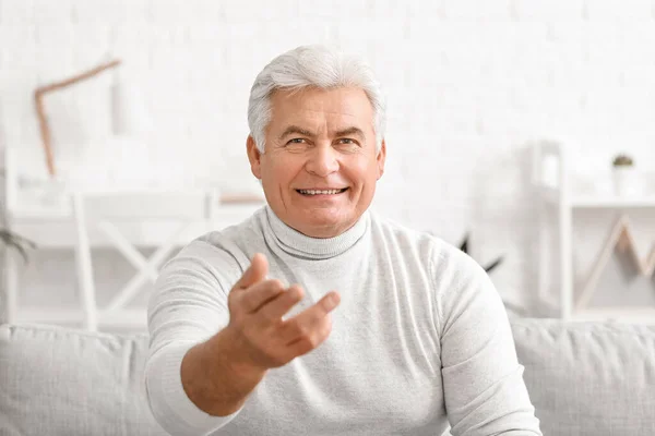 Senior man video chatting at home — Stock Photo, Image