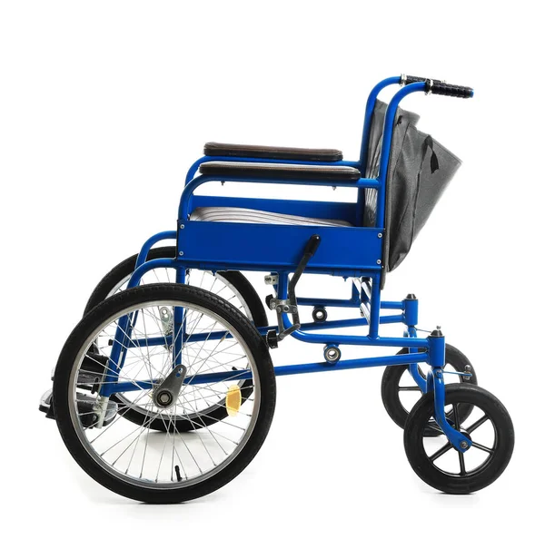 Prázdný invalidní vozík izolovaný na bílém — Stock fotografie