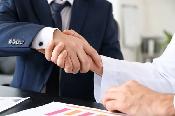 Arab man and his business partner shaking hands in office, closeup — Stock Photo, Image