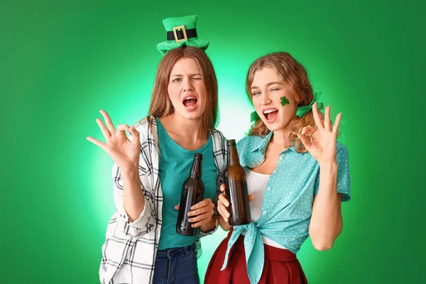 Young women with beer showing OK gesture on color background. St. Patrick's Day celebration — 스톡 사진