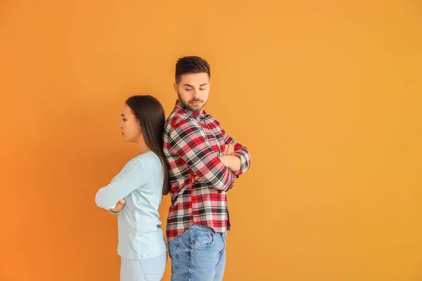Quarreled young couple on color background — Stock Photo, Image