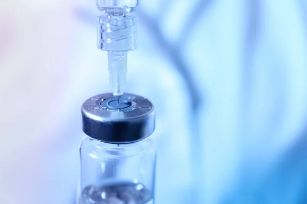Syringe with filler for cosmetology and ampule on color background, closeup — 图库照片