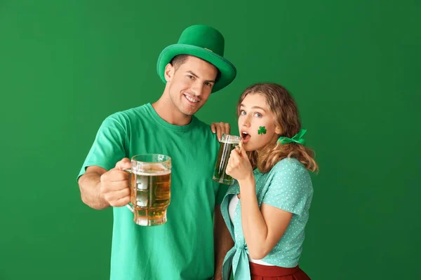 Young couple with beer on color background. St. Patrick's Day celebration — 스톡 사진