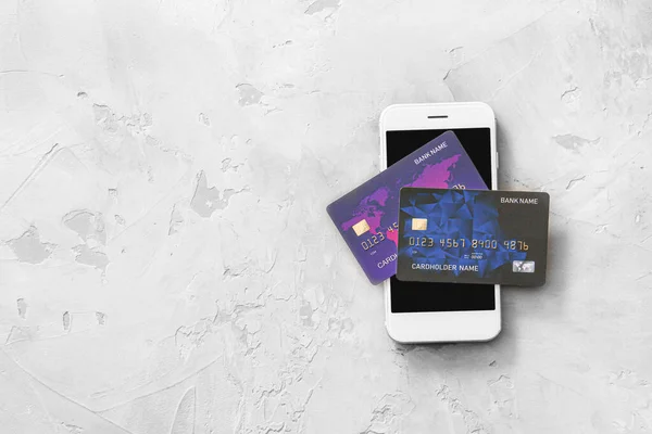 Credit cards with mobile phone on grunge background. Concept of online banking — Stock Photo, Image