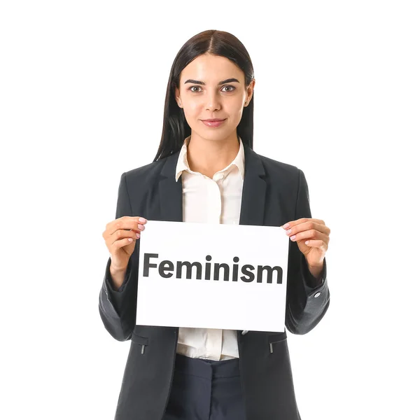 Νεαρή επιχειρηματίας κρατώντας χαρτί με κείμενο Φεμινισμός σε λευκό φόντο — Φωτογραφία Αρχείου