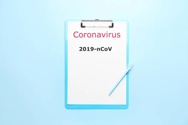 Hoja de papel con texto "Coronavirus" sobre fondo de color — Foto de Stock