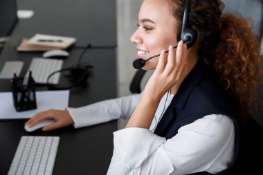 Ofiste çalışan teknik destek Ajan