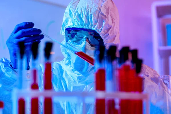 Scientist working in laboratory. Concept of epidemic — Stock Photo, Image