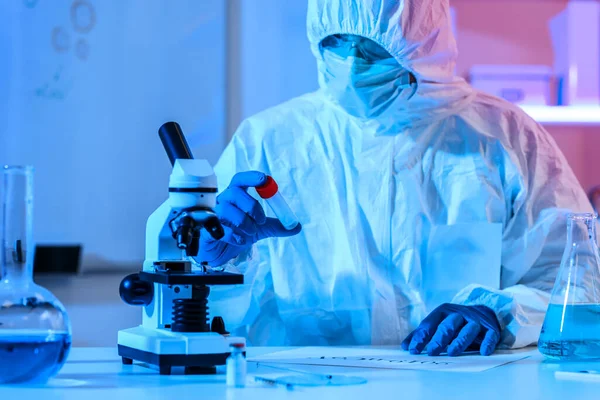 Scientist working in laboratory. Concept of epidemic — Stock Photo, Image