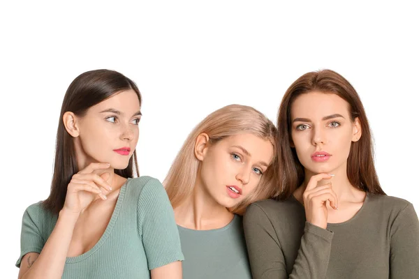 Junge Frauen mit schönem Make-up auf weißem Hintergrund — Stockfoto