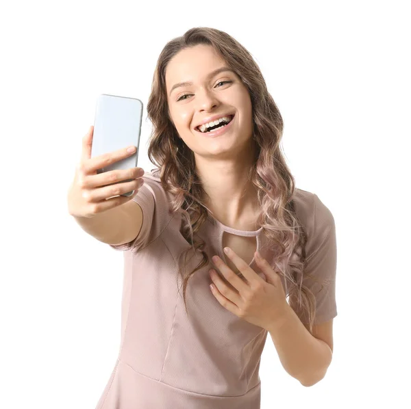 Mladá žena se selfie na bílém pozadí — Stock fotografie