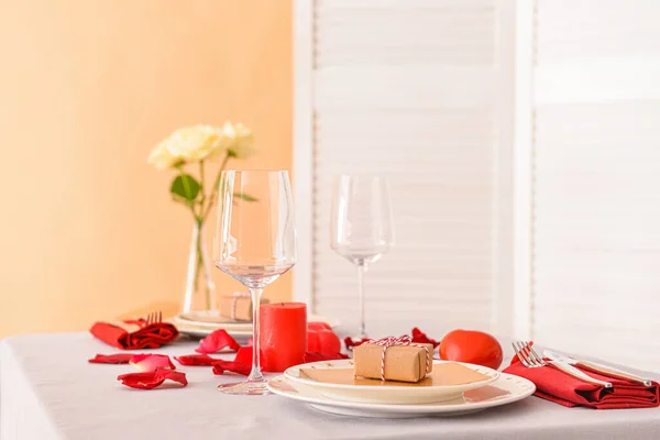 Beau décor de table pour la Saint Valentin — Photo