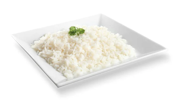 Placă cu orez fiert pe fundal alb — Fotografie, imagine de stoc