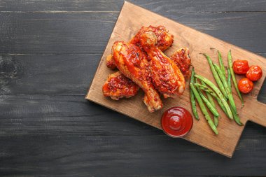 Sebzeli tavuk budu ve domates sosu.