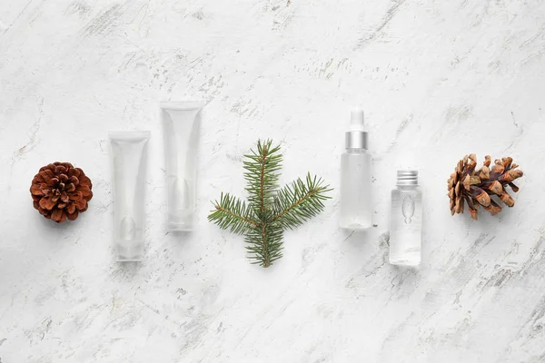 Olika kosmetiska produkter på vit bakgrund — Stockfoto