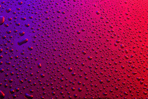 Gotas de água no fundo de cor — Fotografia de Stock
