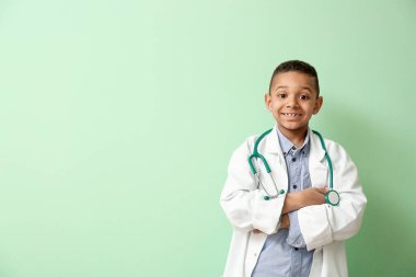 Renkli küçük Afrikalı-Amerikalı doktor.