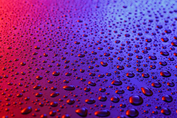 Gotas de água no fundo de cor — Fotografia de Stock