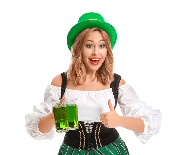 Mooie jonge vrouw met bier op witte achtergrond. St. Patrick 's Day viering — Stockfoto