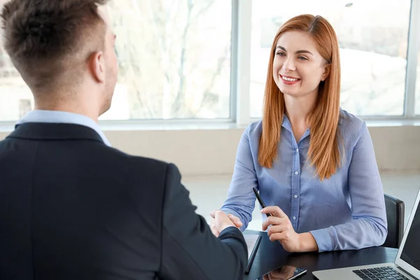 Bank manager and woman shaking hands in office — Stock Photo, Image