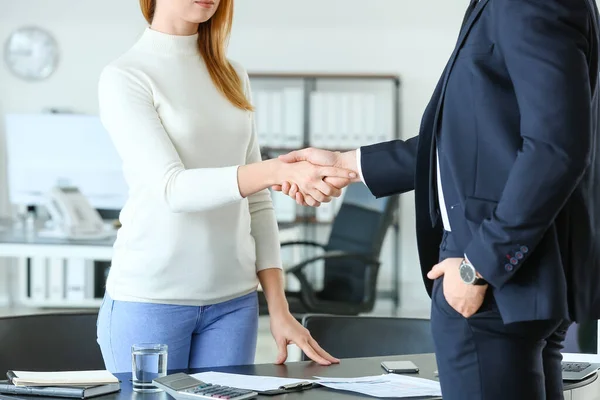 Bank manager and woman shaking hands in office — 스톡 사진