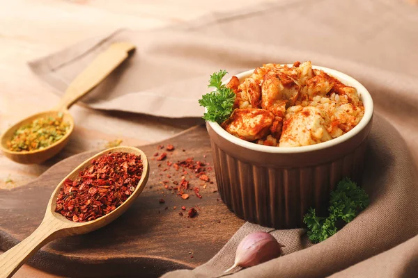 Bowl with tasty rice, chicken and spices on table — Stock Photo, Image
