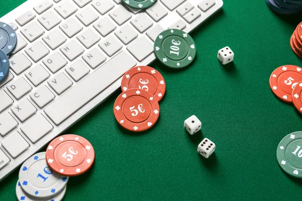 Chips for gambling games, dices with computer keyboard on color background — Stock Photo, Image