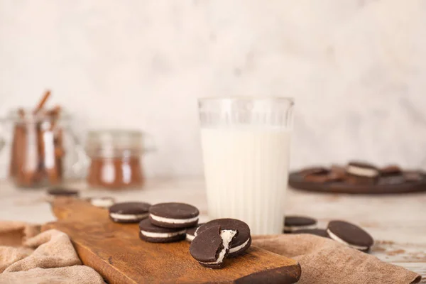 Tasty chocolate cookies with milk on white table — Stock Photo, Image