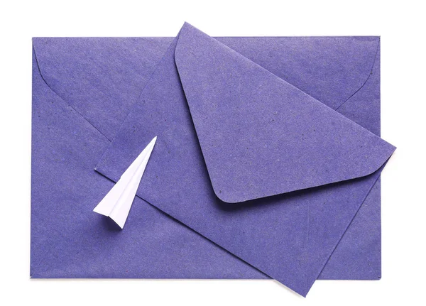 Паперові конверти на білому тлі — стокове фото