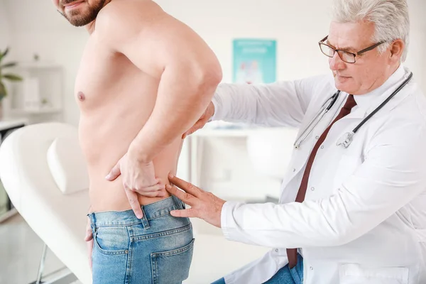 Urologist examining young patient in clinic — Stock Photo, Image