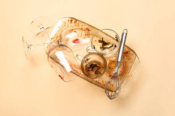 Dirty empty dishes on color background — Stock Photo, Image