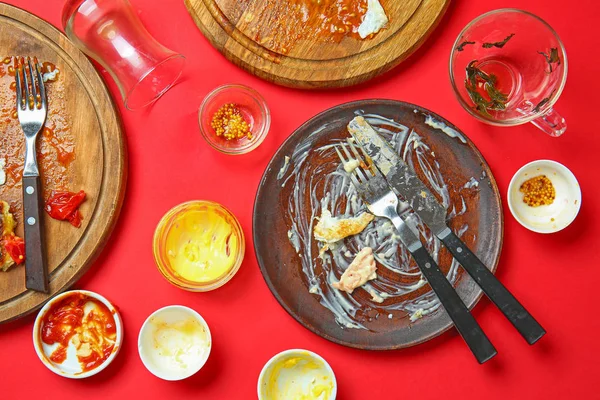 Dirty empty dishes on color background — Stock Photo, Image