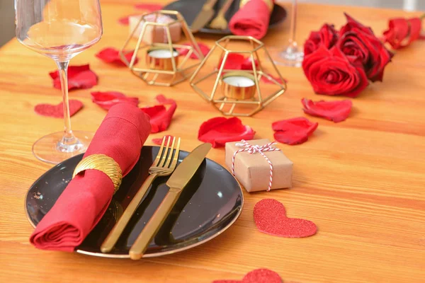 발렌타인데이를 위한 아름다운 식탁 세팅 — 스톡 사진