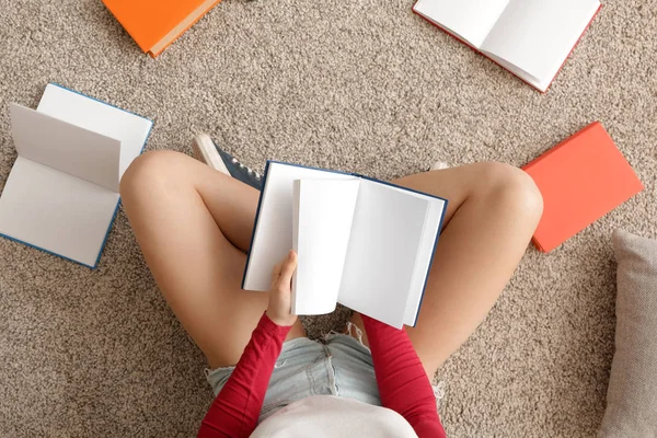 Young woman reading book at home, top view — Stock Photo, Image