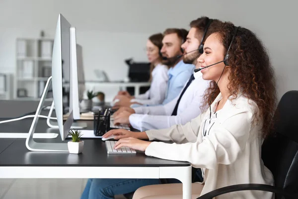 Technical support agents working in office — Stock Photo, Image