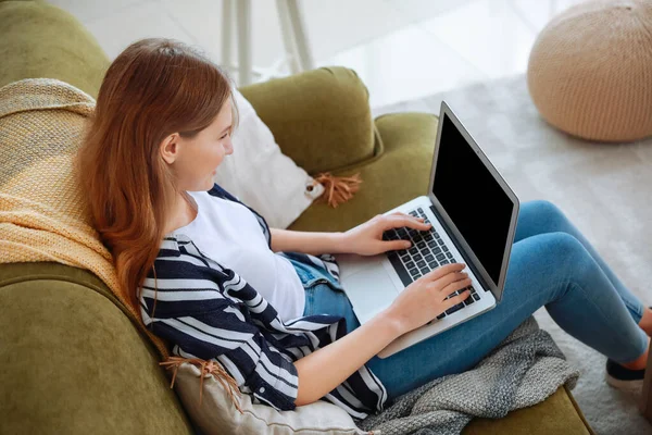 Young woman with laptop resting at home — Stock Photo, Image