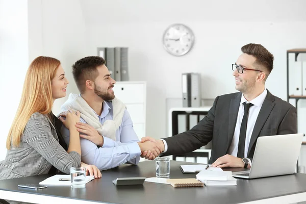 Bank manager and clients shaking hands in office — Stock Photo, Image