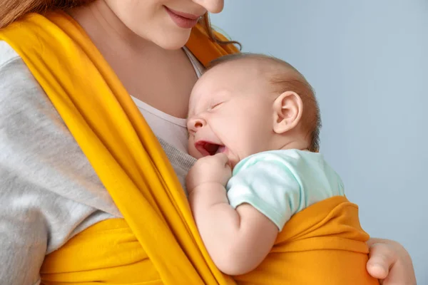 Mother with cute baby on color background, closeup — Stock Photo, Image