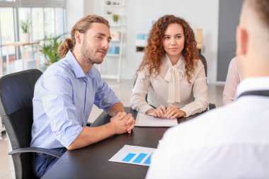 İnsan kaynakları Office görüşme adam komisyon