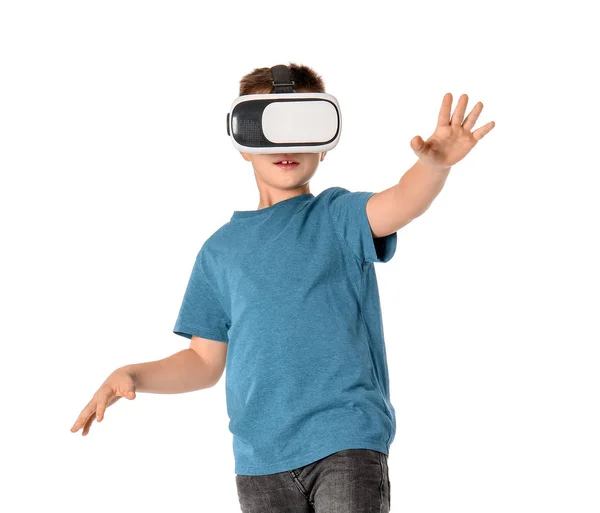 Kleiner Junge mit Virtual-Reality-Brille auf weißem Hintergrund — Stockfoto