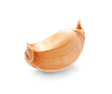 Beyaz arka planda taze sarımsak