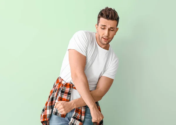 Cool young man dancing against color background — Stock Photo, Image