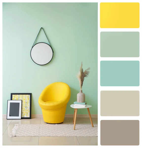 Interiér moderního pokoje s pohodlným křeslem a stolem v blízkosti barevné stěny. Různé vzory barev — Stock fotografie