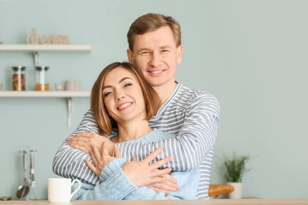 Portrait of beautiful couple in kitchen — Stock Photo, Image