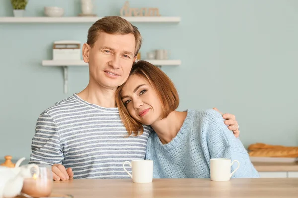 Portrait of beautiful couple in kitchen — Stock Photo, Image