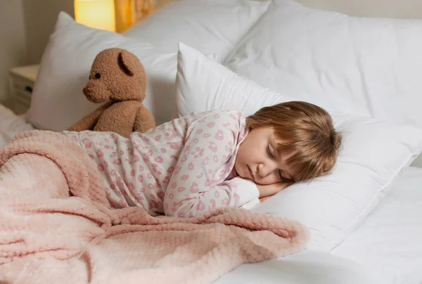 Cute little girl sleeping in bed — Stock Photo, Image