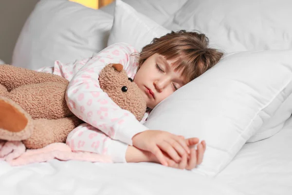 Cute little girl sleeping in bed — Stock Photo, Image