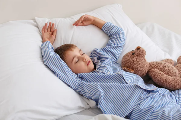 Cute little boy sleeping in bed — Stock Photo, Image