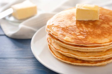 Tabakta lezzetli krepler var.