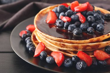 Tabakta lezzetli krepler var.